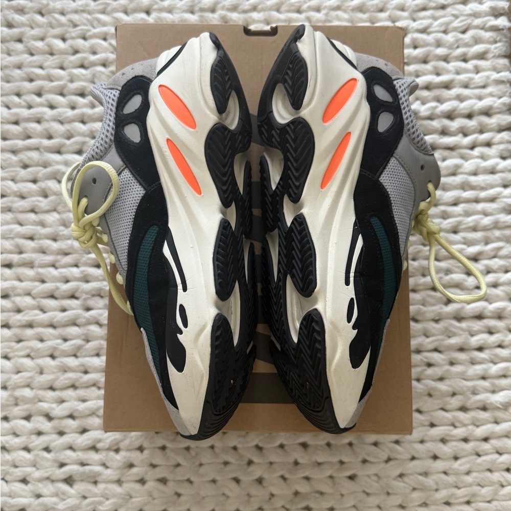 Adidas Originals Yeezy Boost 700 Wave Runner